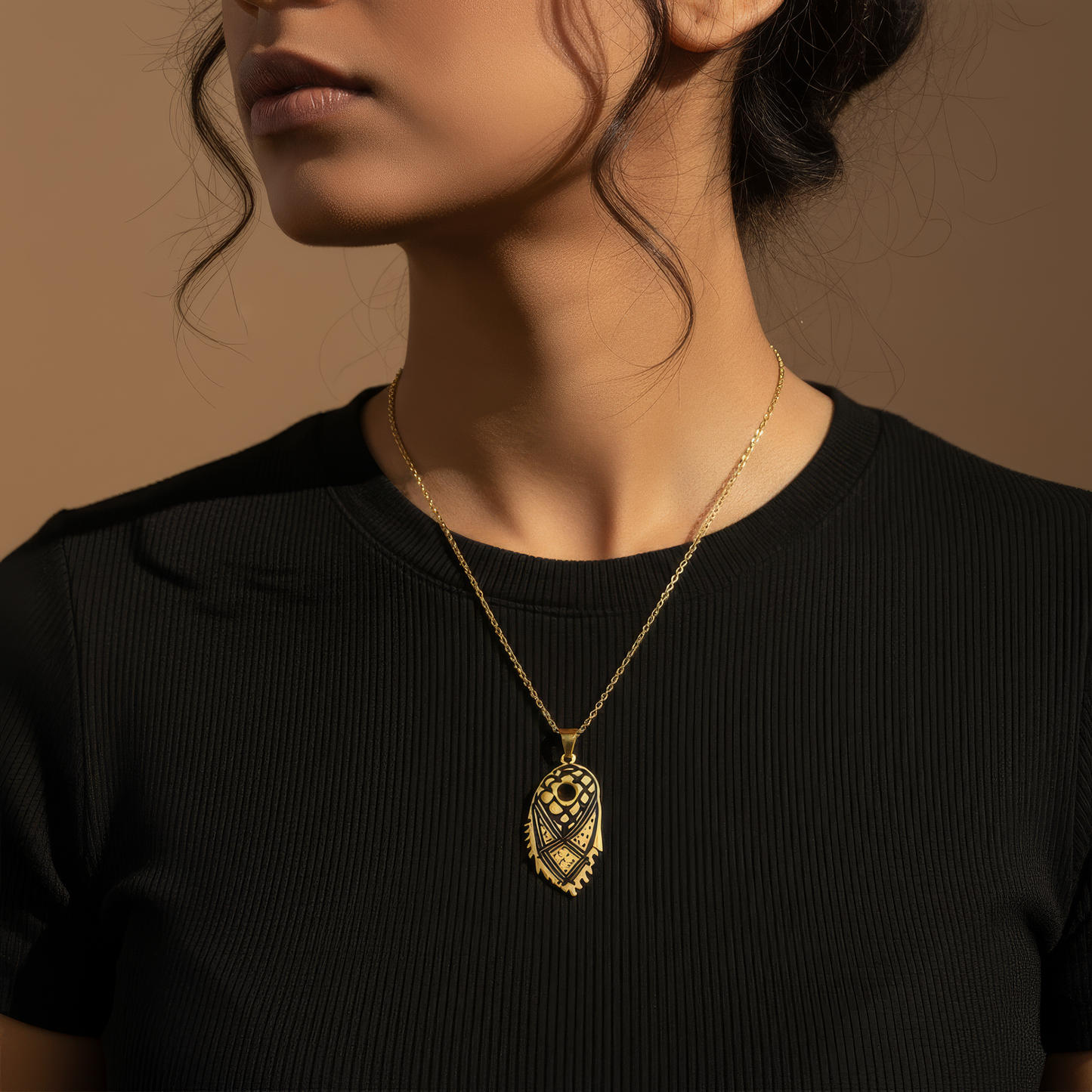 Drapierte Keffiyeh-Halskette